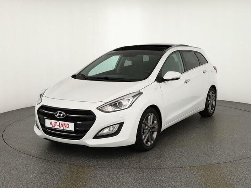Weiß Gebraucht 2017 Hyundai i30 Premium Kombi | 17.990 € - Bild 1/4