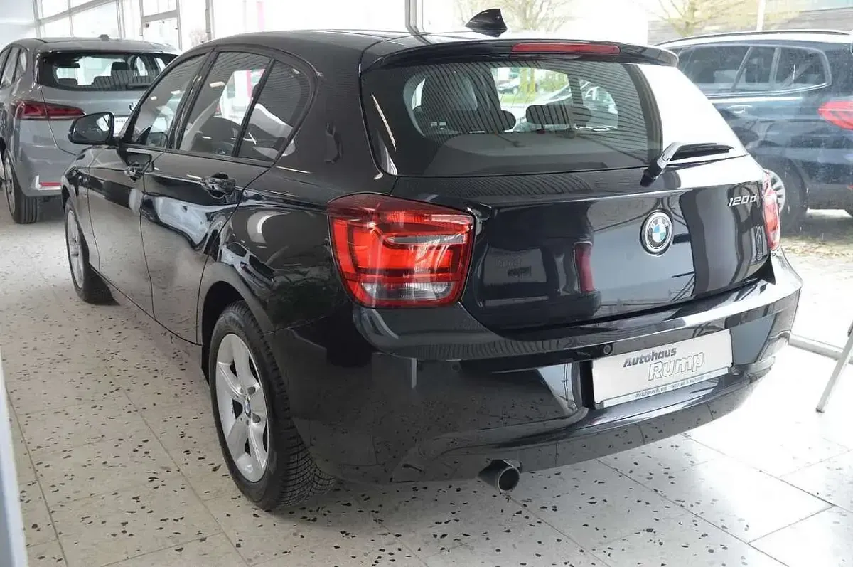 Gebraucht BMW 120 Sport Line 184 PS (135 kW) 2014 Black saphire metallic Kleinwagen