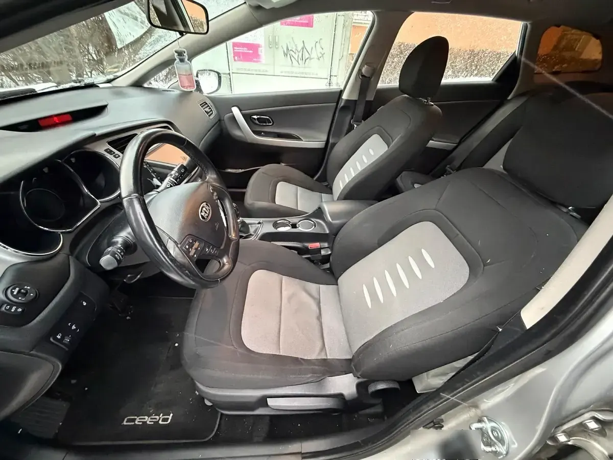 Gebraucht Kia Ceed Sportswagon 128 PS (94 kW) 2014 Silber Kombi