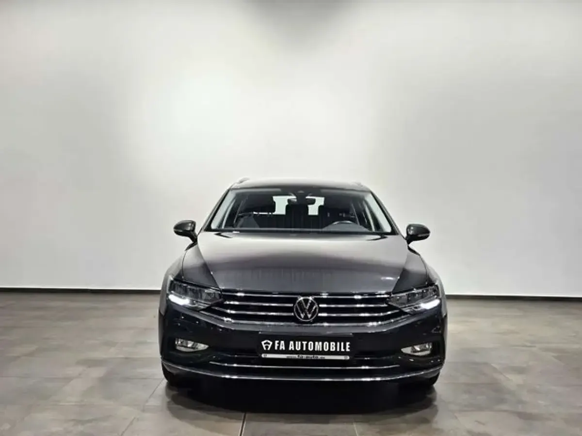 Gebraucht VW Passat Sport 200 PS (147 kW) 2024 Mangan grau Kombi