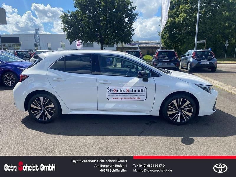 Neu Toyota Corolla Hybrid 140 PS (102 kW) 2025 Weiß Limousine