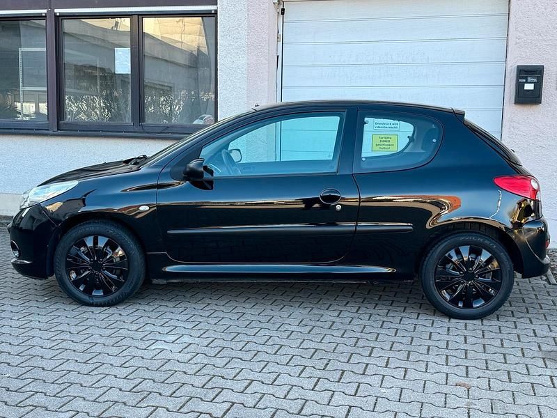 Gebraucht Peugeot 206+ 75 PS (55 kW) 2010 Schwarz Kleinwagen