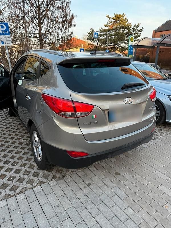 Gebraucht Hyundai Tucson 184 PS (135 kW) 2010 Grau SUV