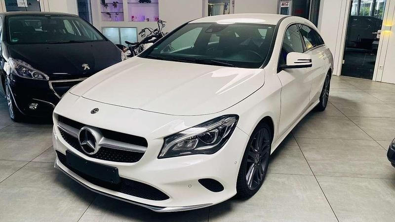 Weiß Gebraucht 2019 Mercedes CLA220 Shooting Brake Kombi | 19.900 € (Guter Preis) - Bild 1/4