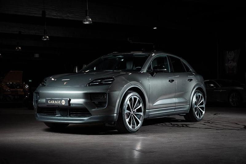 Grün Gebraucht 2024 Porsche Macan 4 Electric SUV | 92.500 € (Etwas zu teuer) - Bild 1/4