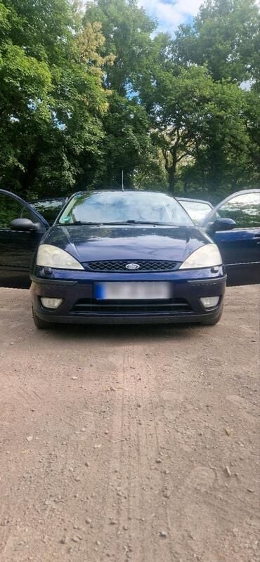 Blau Gebraucht 2002 Ford Focus Limousine | 1.420 € (Fairer Preis) - Bild 1/4