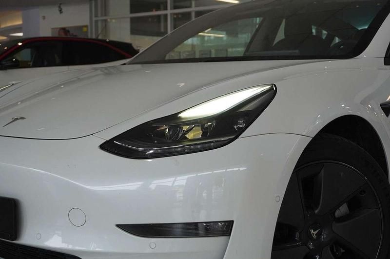 Gebraucht Tesla Model 3 366 kW (498 PS) 2021 Pearl white multicoat Limousine