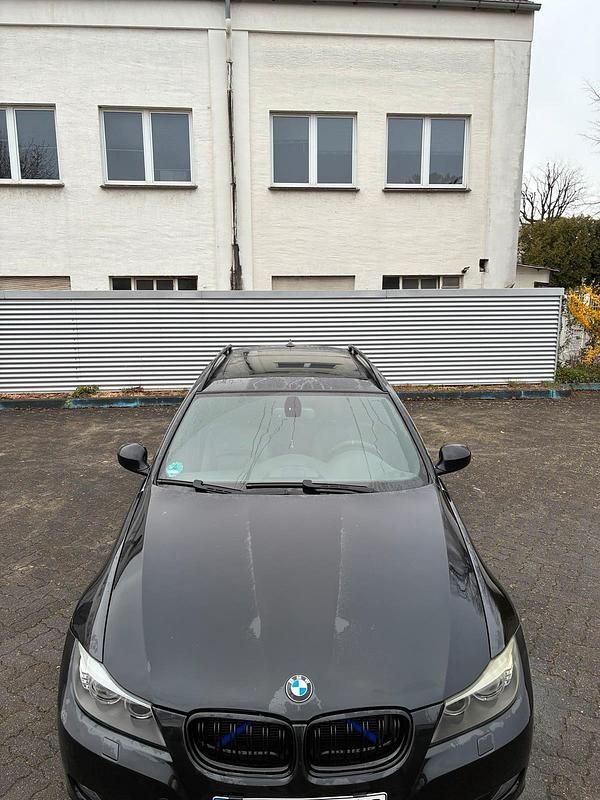 Gebraucht BMW 330 330 PS (242 kW) 2009 Schwarz Kombi