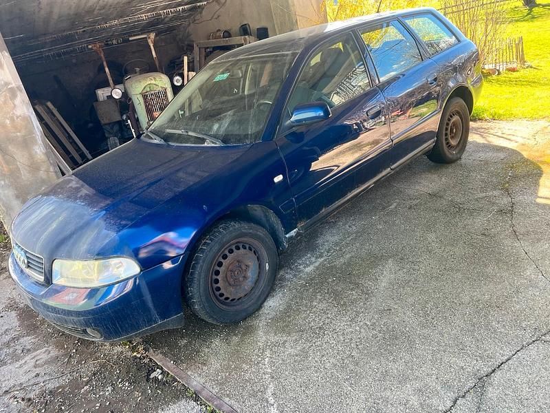 Usata Audi A4 110 CV (80 kW) 1999 Blu Station wagon