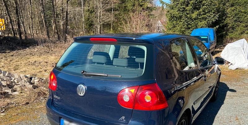 Gebraucht VW Golf V 75 PS (55 kW) 2004 Blau Kleinwagen