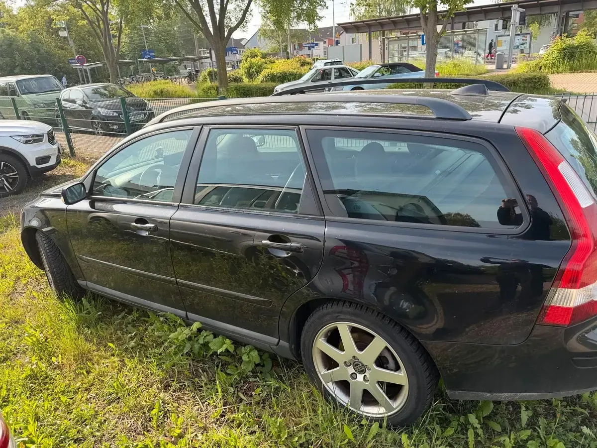 Usado Volvo V50 144 CV (105 kW) 2005 Negro Familiar