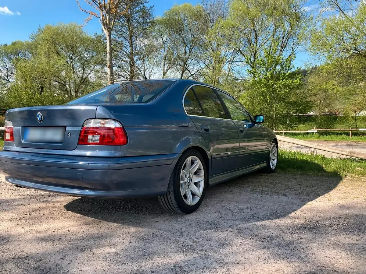 Gebraucht BMW 525 163 PS (119 kW) 2002 Blau Limousine