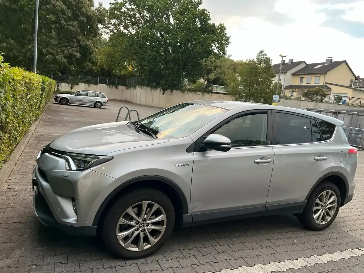 Gebraucht Toyota RAV4 197 PS (144 kW) 2018 Grau SUV