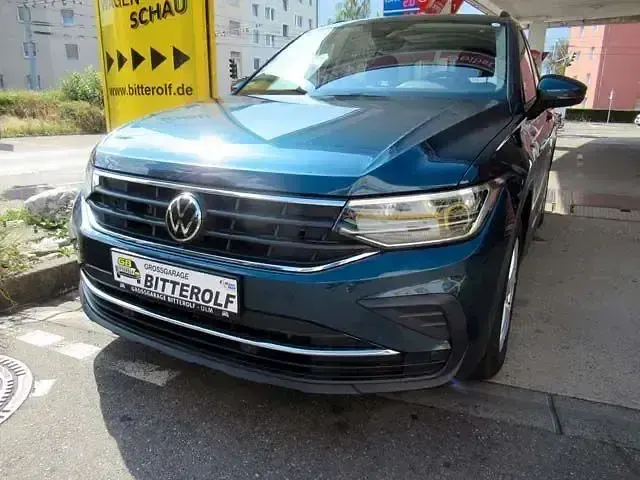 Gebraucht VW Tiguan Sport 150 PS (110 kW) 2022 Blau SUV