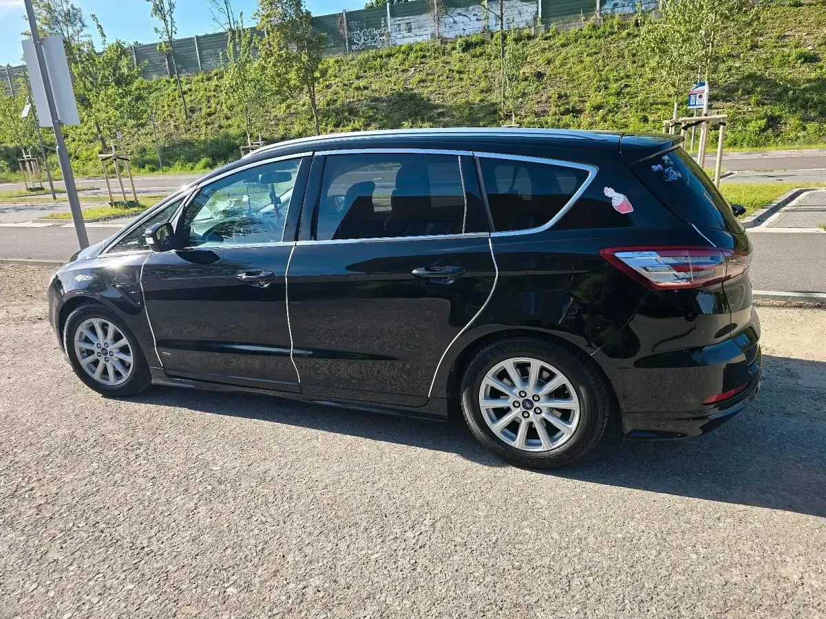 Gebraucht Ford S-MAX S 157 PS (115 kW) 2017 Schwarz Van / Kleinbus