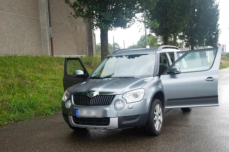 Silber Gebraucht 2011 Skoda Yeti SUV | 9.700 € - Bild 1/4