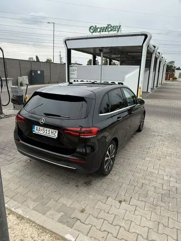 Gebraucht Mercedes B180 116 PS (85 kW) 2021 Schwarz Kleinwagen
