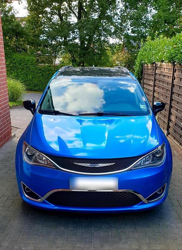 Second-hand Chrysler Pacifica 286 CP (210 kW) 2018 Albastru Monovolum