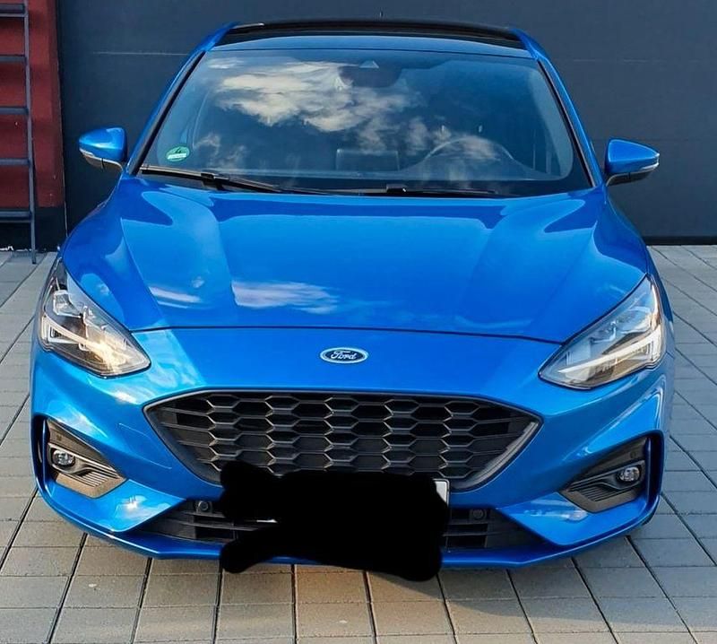 Blau Gebraucht 2019 Ford Focus ST-Line Limousine | 15.200 € (Fairer Preis) - Bild 1/4
