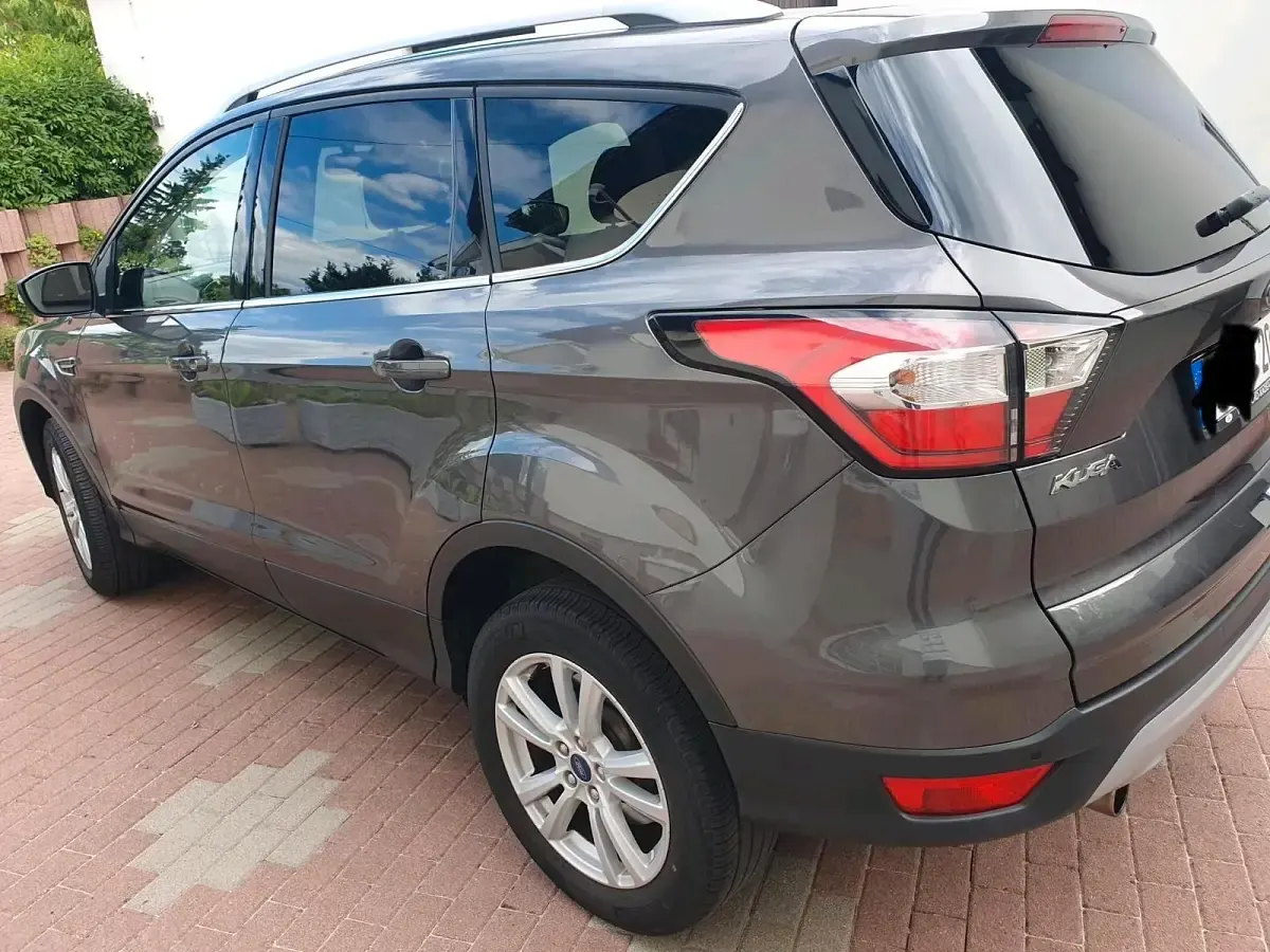 Gebraucht Ford Kuga 150 PS (110 kW) 2017 Grau SUV
