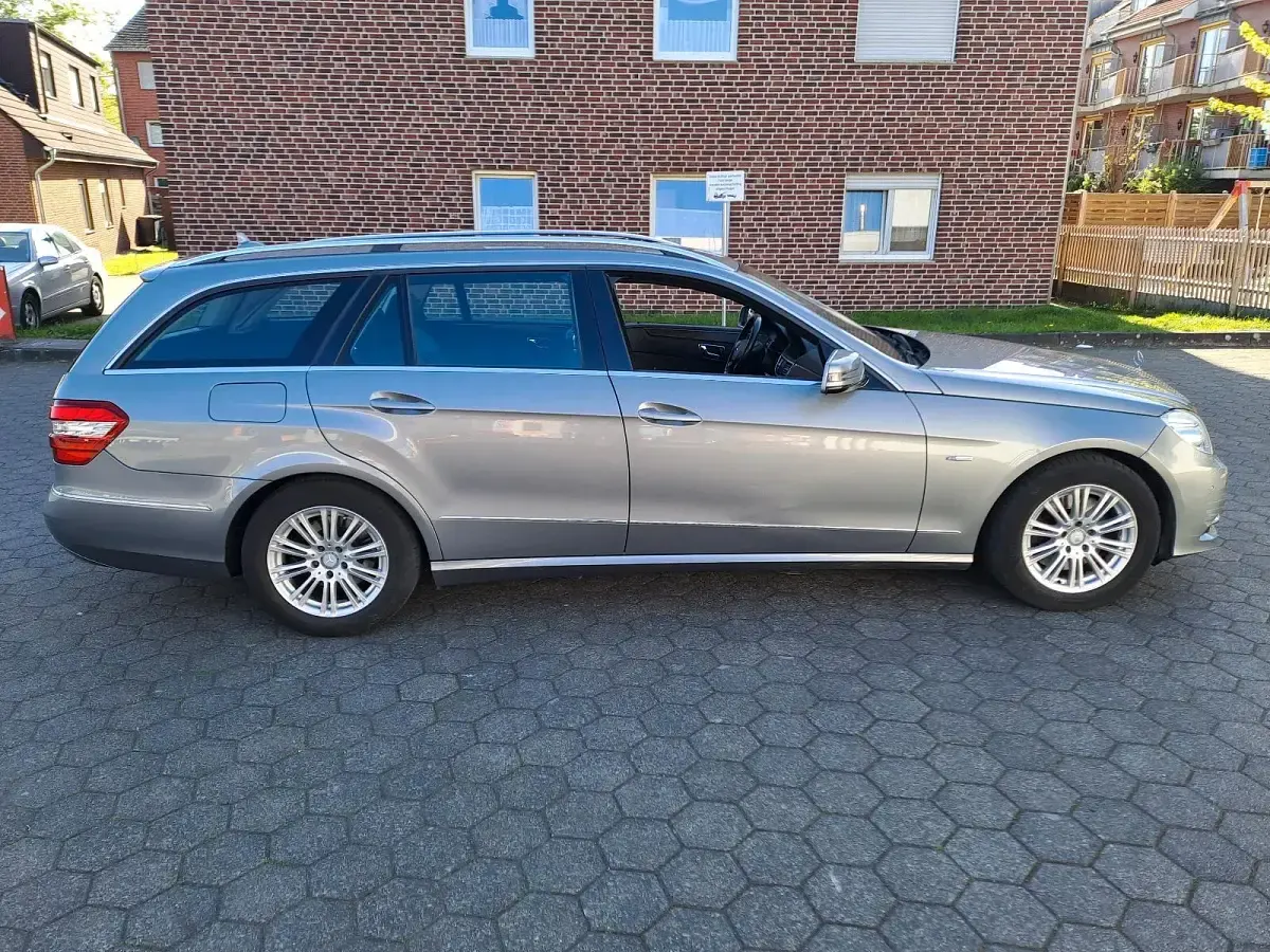 Second-hand Mercedes E250 204 CP (150 kW) 2011 Argintiu Berlinǎ