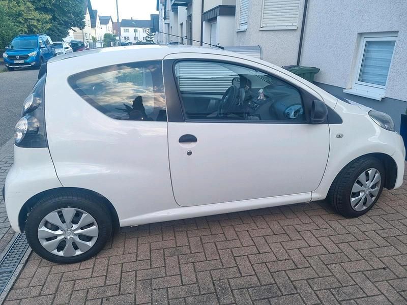 Weiß Gebraucht 2009 Citroën C1 Kleinwagen | 980 € (Guter Preis) - Bild 1/4