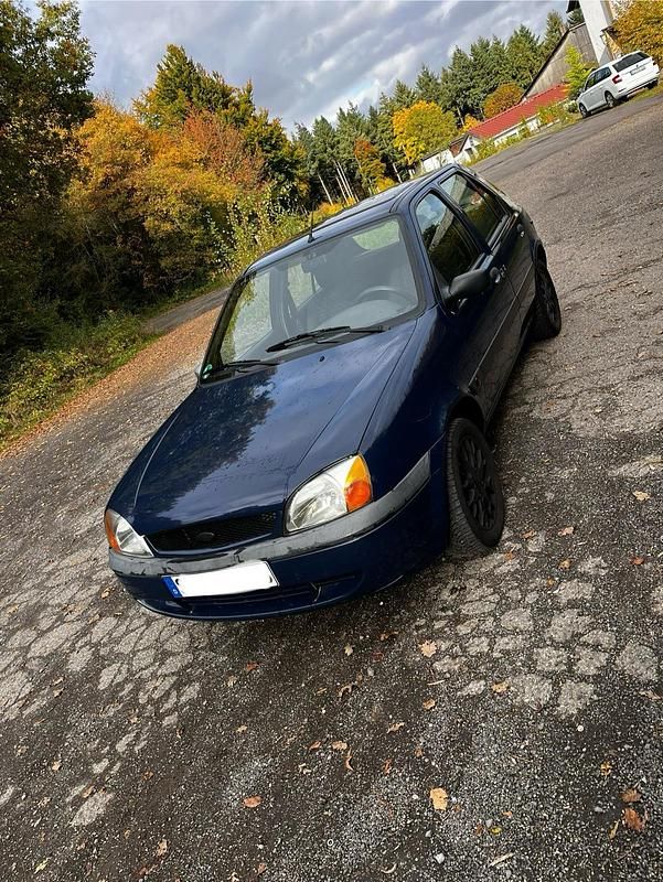 Blau Gebraucht 2001 Ford Fiesta Kleinwagen | 699 € (Guter Preis) - Bild 1/4