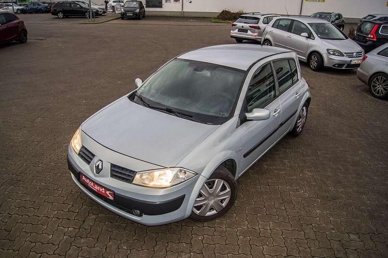 Grau Gebraucht 2003 Renault Mégane II Dynamique Limousine | 1.499 € (Fairer Preis) - Bild 1/4