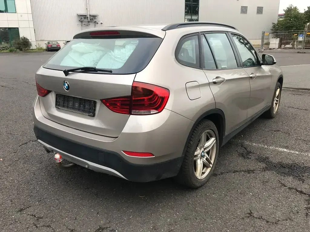 Gebraucht BMW X1 Sport Line 150 PS (110 kW) 2013 Kaschmirsilber metallic SUV