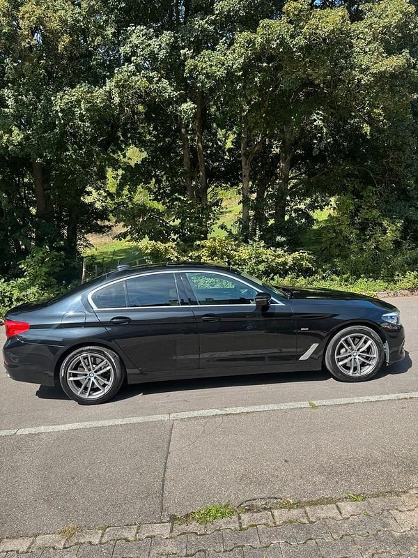 Schwarz Gebraucht 2017 BMW 540 Sport Line Limousine | 29.999 € (Fairer Preis) - Bild 1/4