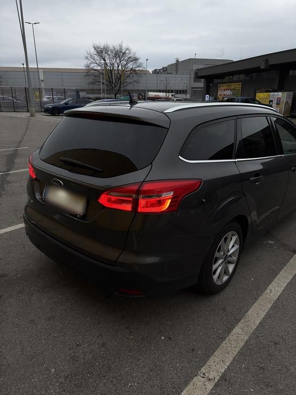 Gebraucht Ford Focus Titanium 120 PS (88 kW) 2016 Schwarz Van