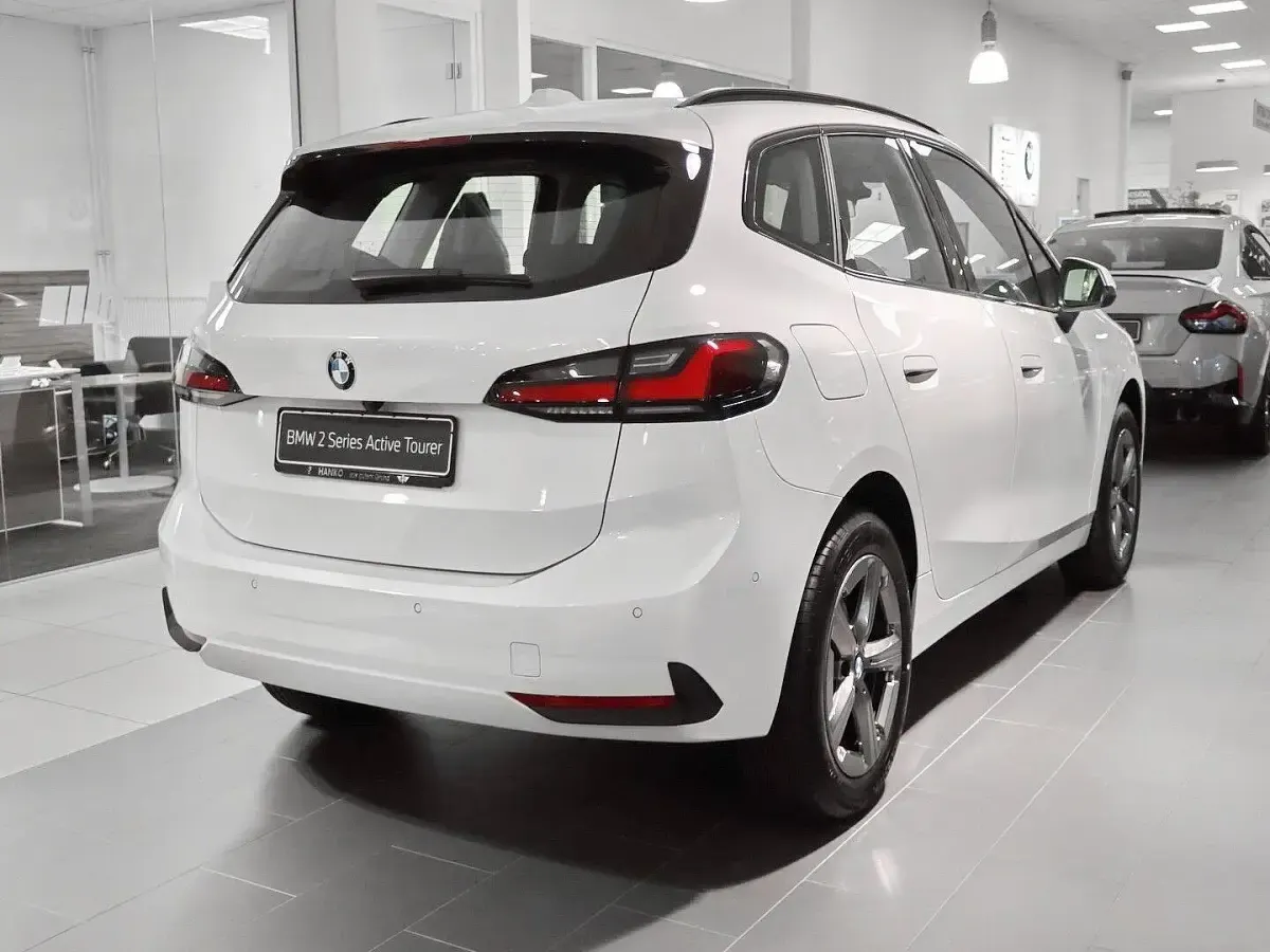 Gebraucht BMW 216 Active Tourer Efficient Dynamics 122 PS (89 kW) 2026 Mineralweiss Van / Kleinbus