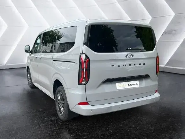 Neu Ford Tourneo Titanium 170 PS (125 kW) 2026 Grau Van / Kleinbus