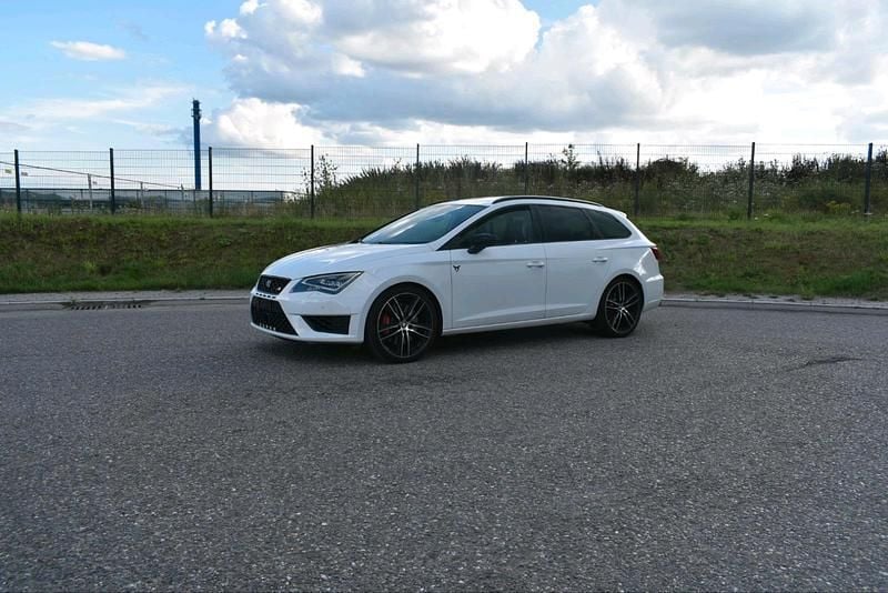 Weiß Gebraucht 2016 Cupra Leon Kombi | 16.000 € (Guter Preis) - Bild 1/4