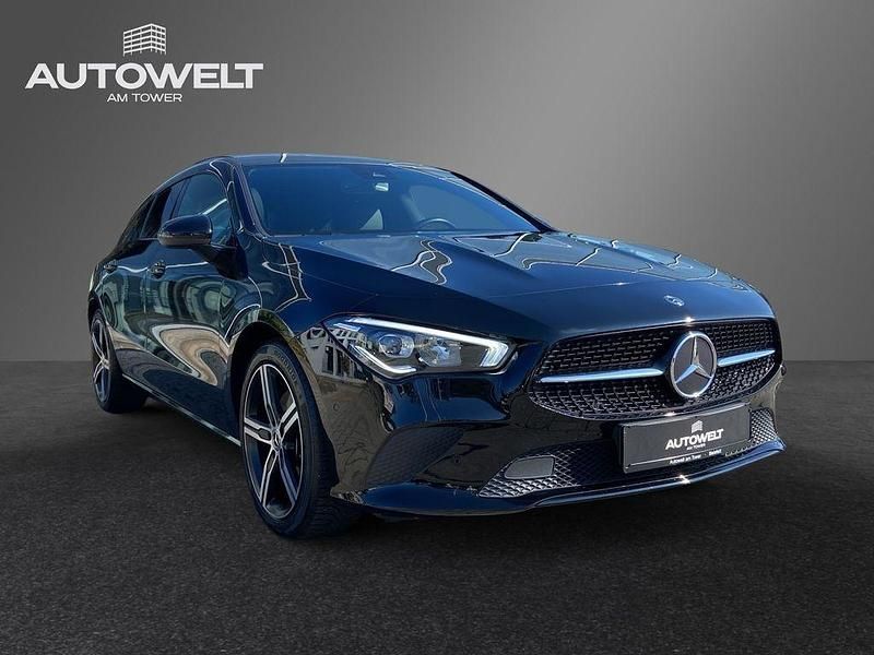 Schwarz Gebraucht 2020 Mercedes CLA220 Shooting Brake Night Kombi | 24.390 € (Fairer Preis) - Bild 1/4