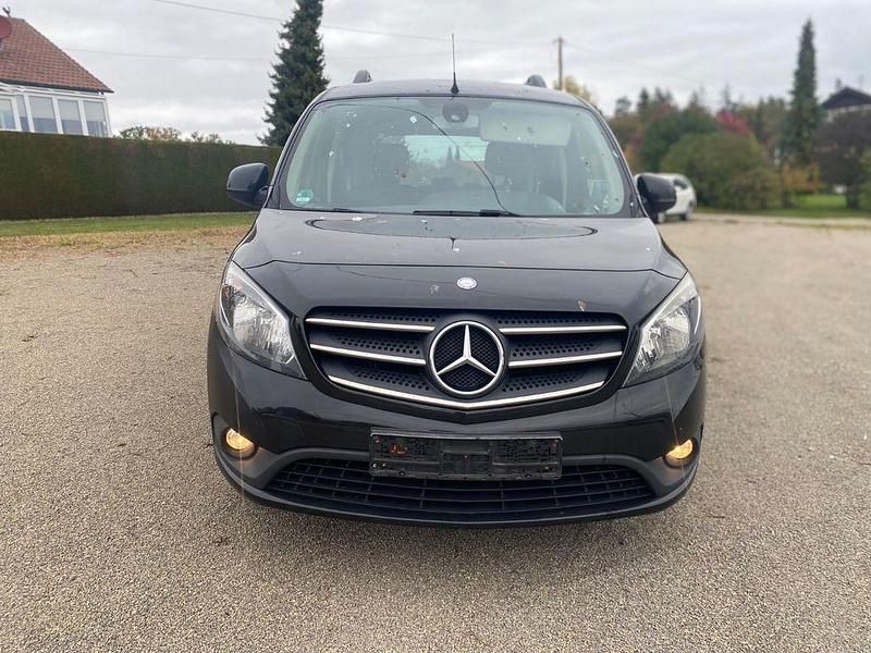 Schwarz Gebraucht 2018 Mercedes Citan 111 Kombi | 6.899 € (Fairer Preis) - Bild 1/4