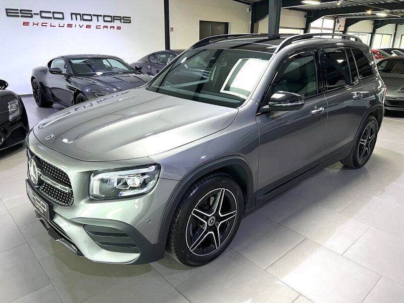Grau Gebraucht 2021 Mercedes GLB200 AMG line SUV | 39.900 € (Teuer) - Bild 1/4