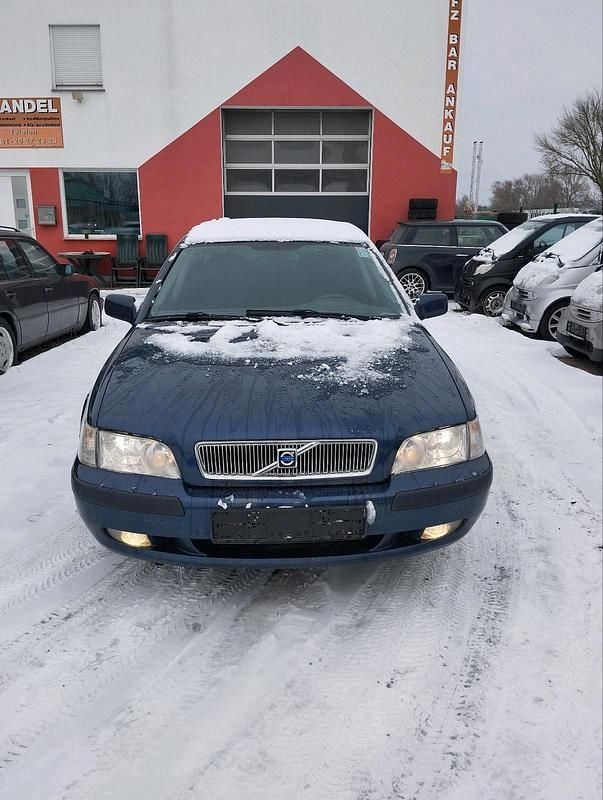 Gebraucht Volvo V40 122 PS (89 kW) 2000 Blau Kombi