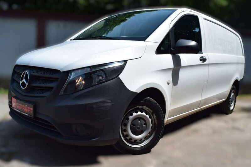 Weiß Gebraucht 2017 Mercedes Vito Van / Kleinbus | 12.999 € (Guter Preis) - Bild 1/4