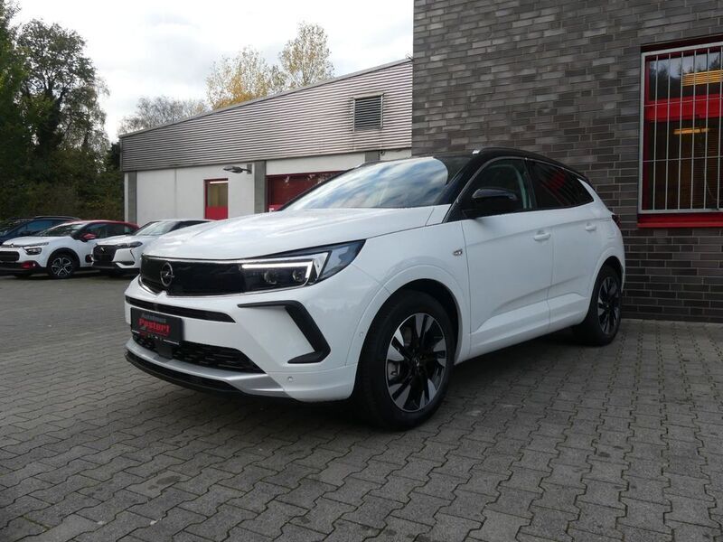 Jade weiss/arktis weiss Gebraucht 2022 Opel Grandland X Ultimate SUV | 39.780 € - Bild 1/4
