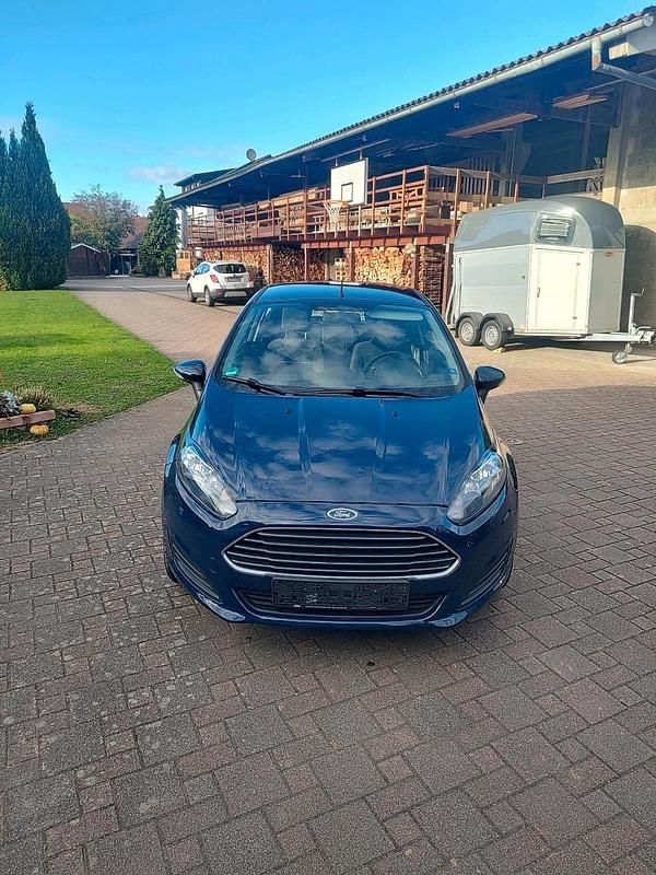 Blau Gebraucht 2013 Ford Fiesta Kleinwagen | 3.999 € (Fairer Preis) - Bild 1/4