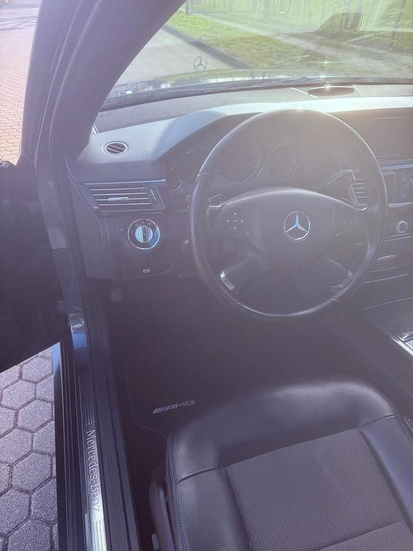 Gebraucht Mercedes E300 204 PS (150 kW) 2009 Grau Kombi