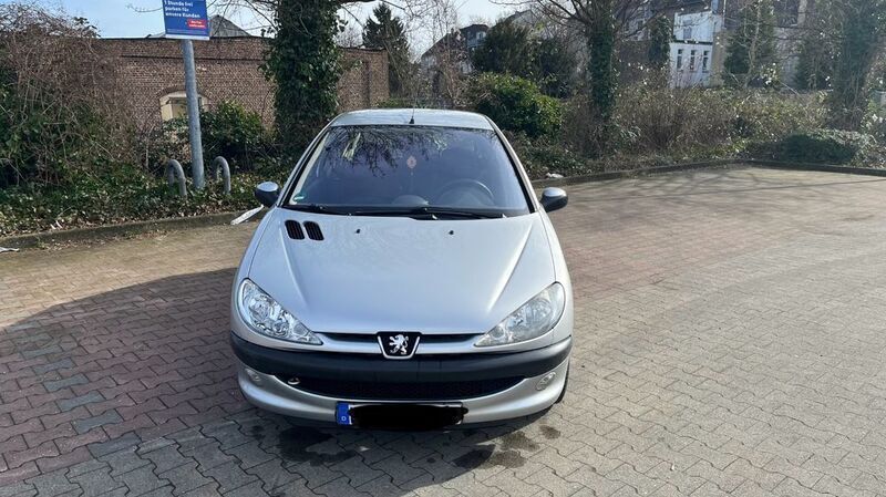 Silber Gebraucht 2003 Peugeot 206 Limousine | 1.700 € (Fairer Preis) - Bild 1/4