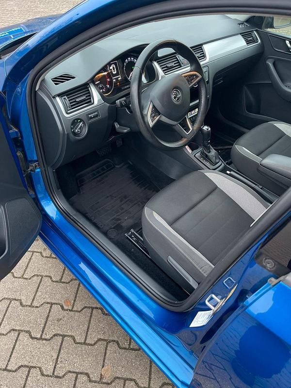 Gebraucht Skoda Rapid 90 PS (66 kW) 2016 Blau Limousine