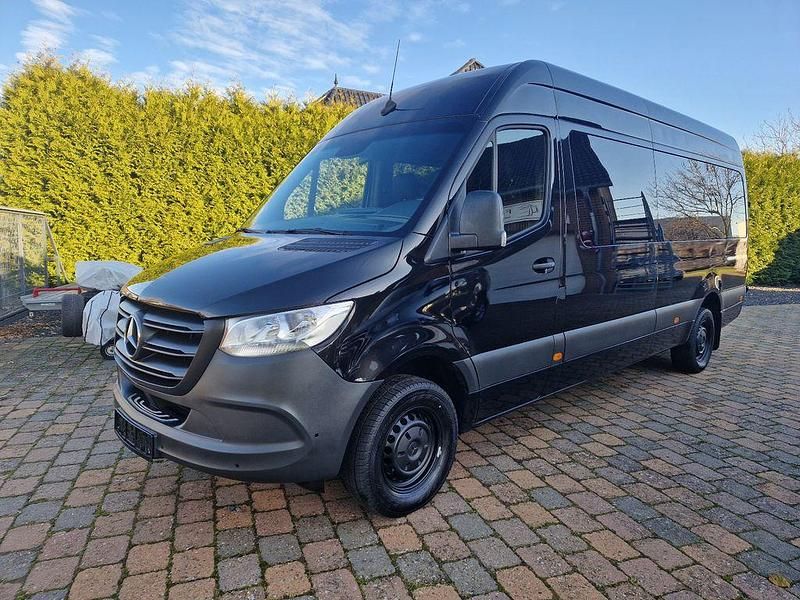 Schwarz Gebraucht 2022 Mercedes Sprinter Van | 45.900 € - Bild 1/4