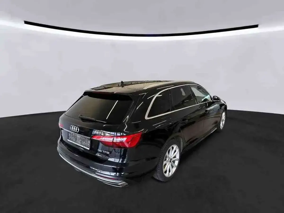 Gebraucht Audi A4 150 PS (110 kW) 2023 Mythosschwarz metallic Kombi