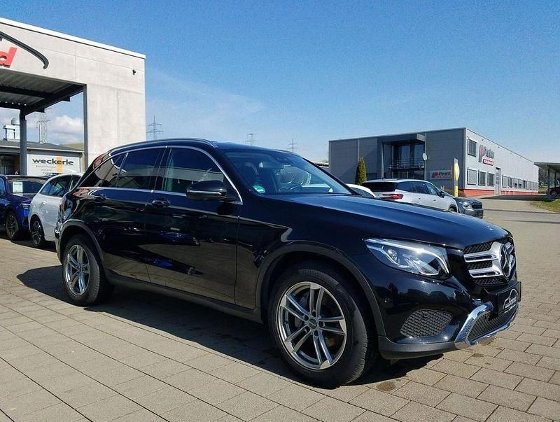Gebraucht Mercedes GLC220 170 PS (125 kW) 2018 Obsidianschwarz metallic SUV
