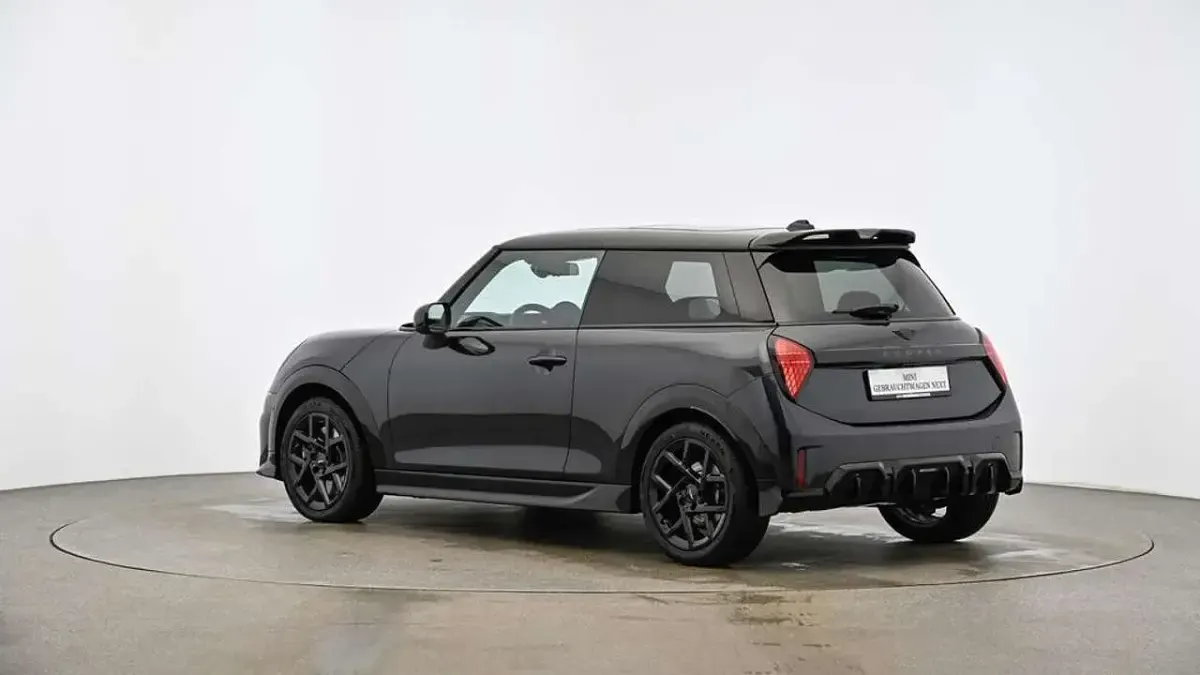Usata Mini John Cooper Works 156 CV (114 kW) 2024 Grigio Utilitaria
