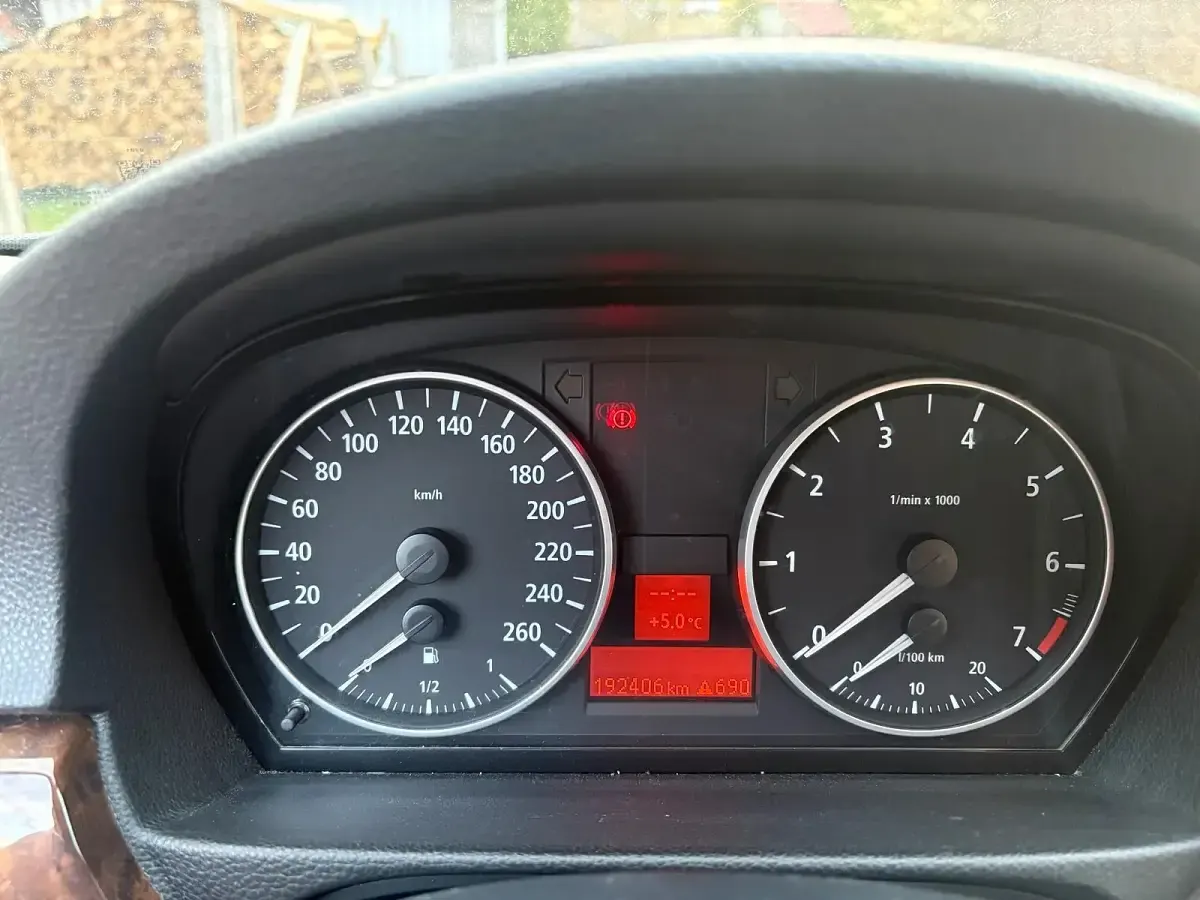 Gebraucht BMW 320 150 PS (110 kW) 2005 Grau Limousine