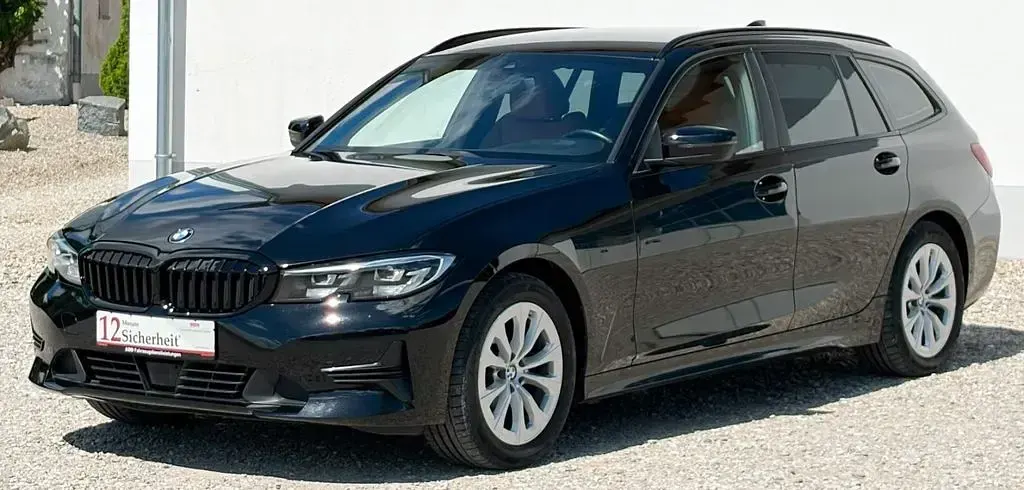 Gebraucht BMW 320 Sport Line 190 PS (139 kW) 2022 Schwarz Limousine